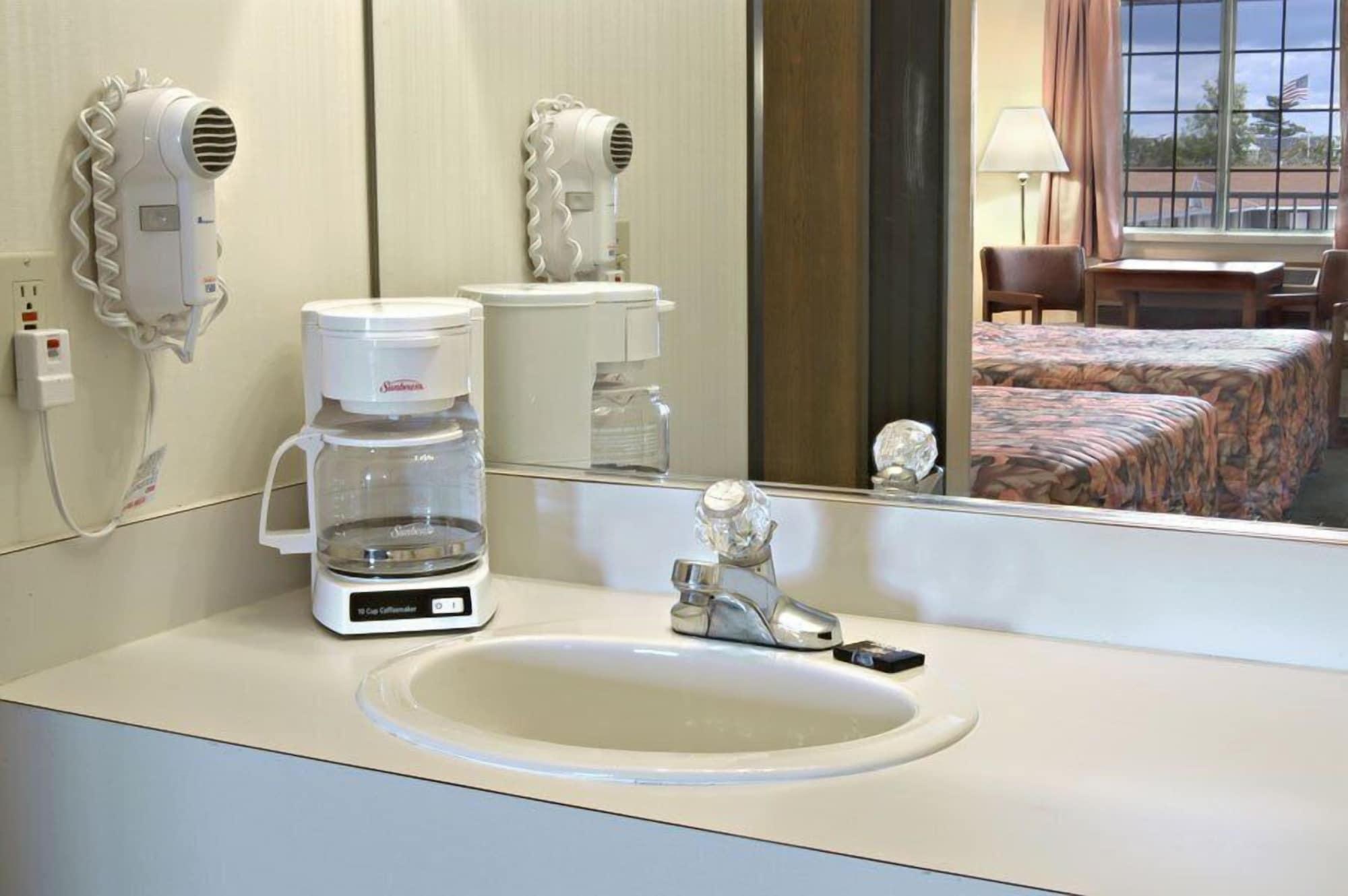 Great Lakes Inn Mackinaw City Esterno foto