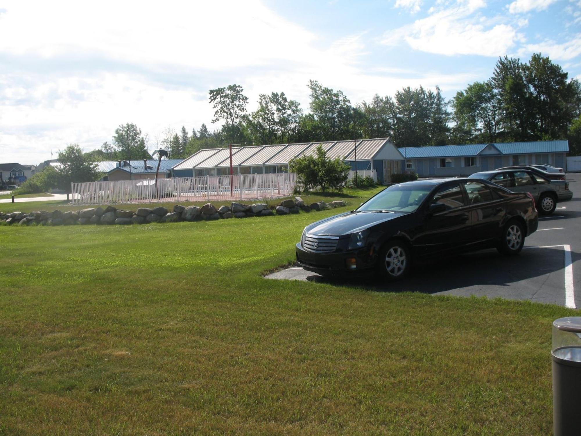 Great Lakes Inn Mackinaw City Esterno foto