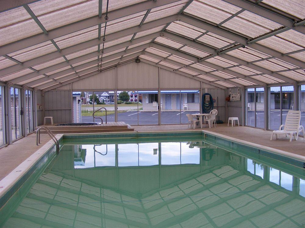 Great Lakes Inn Mackinaw City Esterno foto