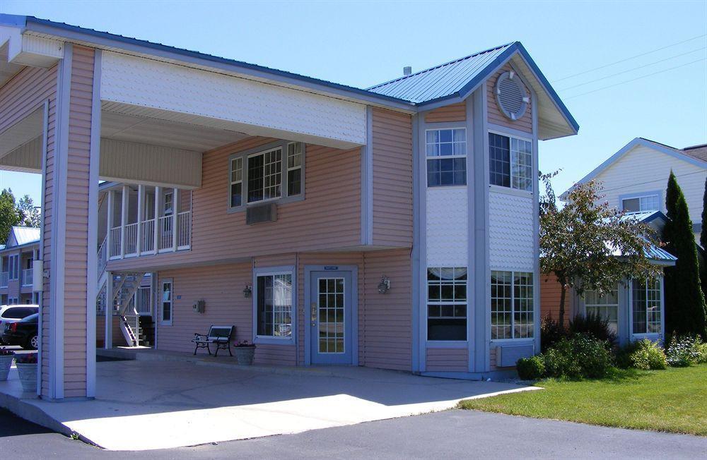 Great Lakes Inn Mackinaw City Esterno foto