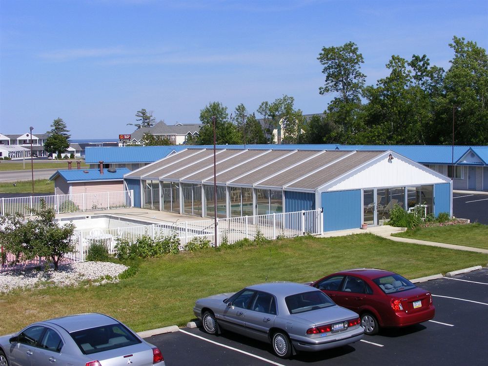 Great Lakes Inn Mackinaw City Esterno foto