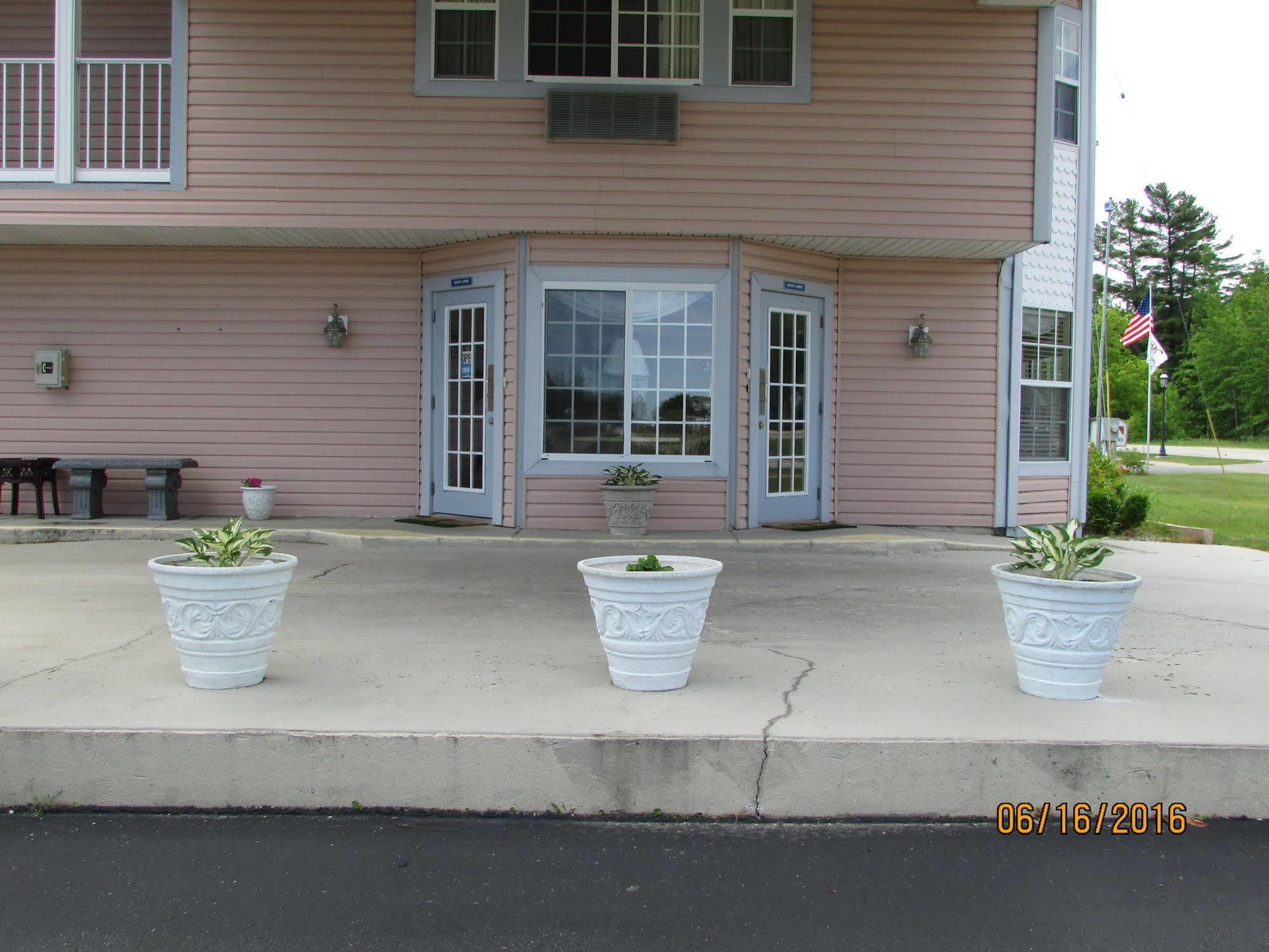 Great Lakes Inn Mackinaw City Esterno foto